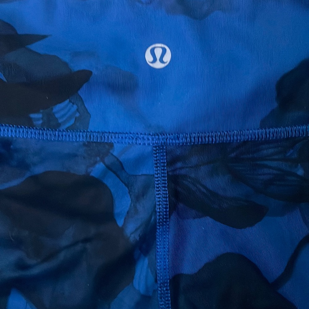 Lululemon Size 4 Wunder Under Leggings - blue/black floral print